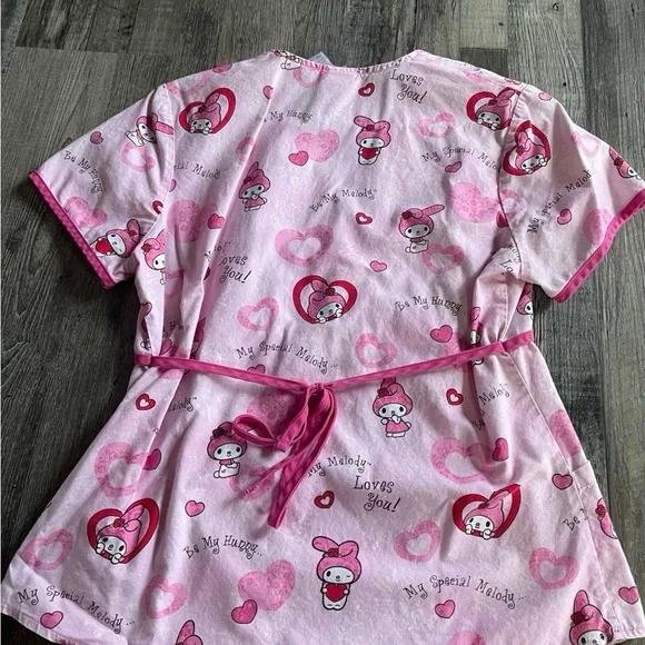 My Melody Scrub Top - Picture 2 of 3